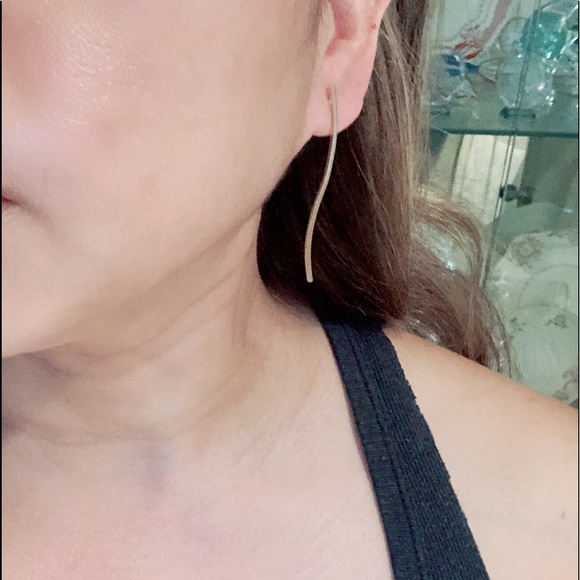 Bar Design Minimalist Earrings - Picture 2 of 4